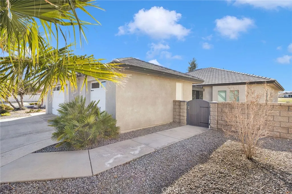 12634 Spring Valley Parkway, Victorville, California 92395 home-pic-5