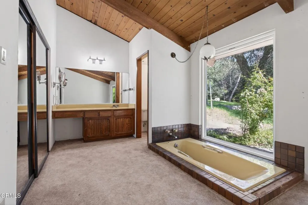 22 20-web-or-mls-Upmarketmedia_2170Lad-0