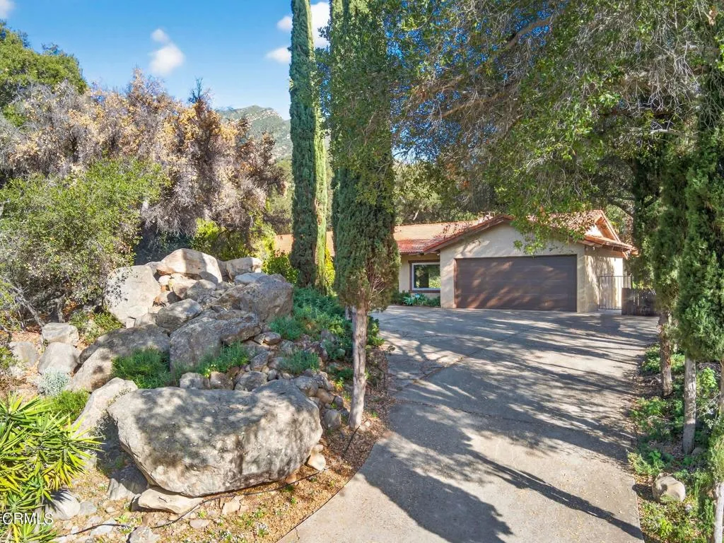 33 7 1-web-or-mls-Upmarketmedia_2170Lad-