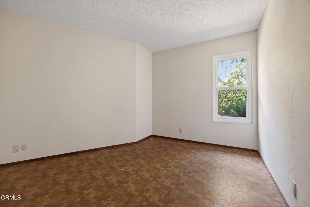 26 28-web-or-mls-Upmarketmedia_2170Lad-0
