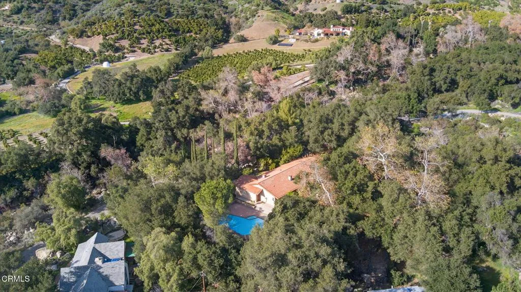 29 43-web-or-mls-Upmarketmedia_2170Lad-a