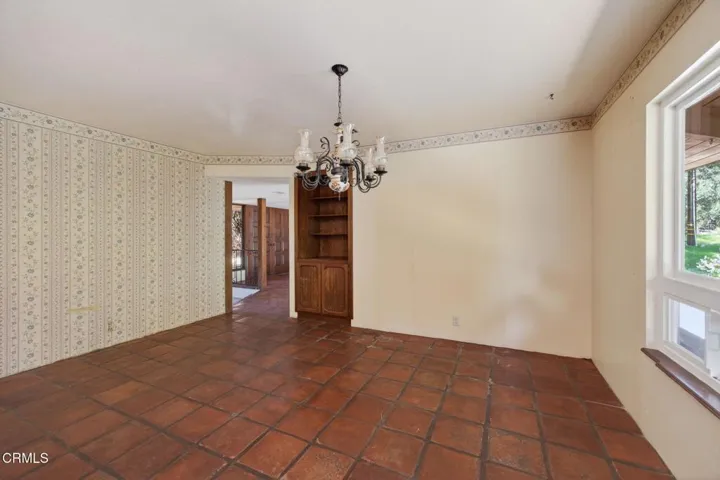 13 14-web-or-mls-Upmarketmedia_2170Lad-0