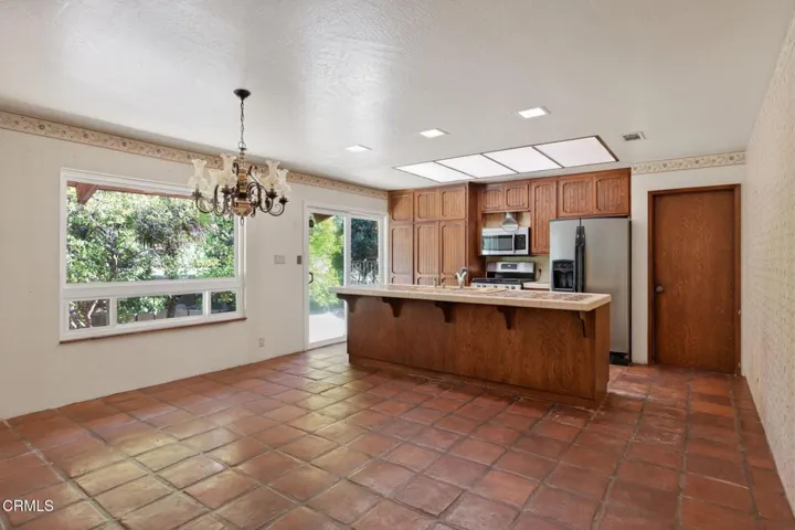 12 12-web-or-mls-Upmarketmedia_2170Lad-0