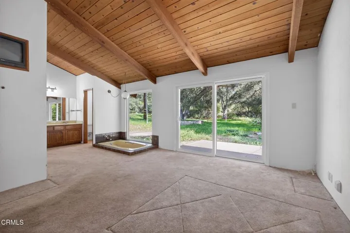 21 18-web-or-mls-Upmarketmedia_2170Lad-0