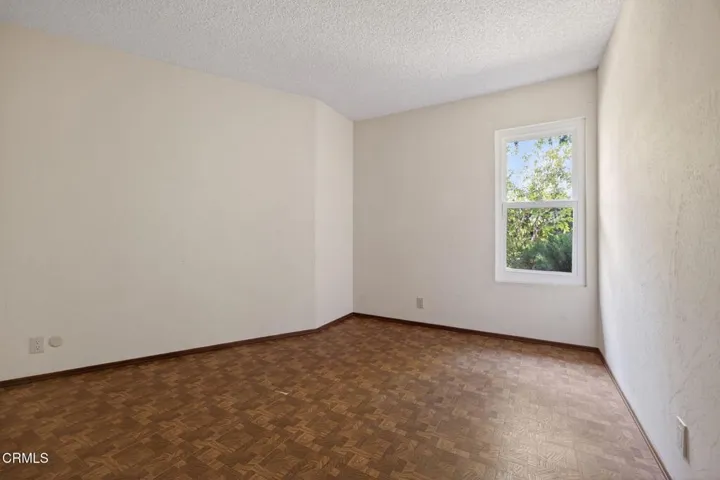 26 28-web-or-mls-Upmarketmedia_2170Lad-0