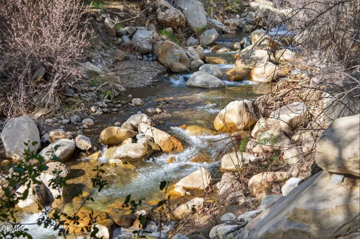 6 40-web-or-mls-Upmarketmedia_2170Lad-12