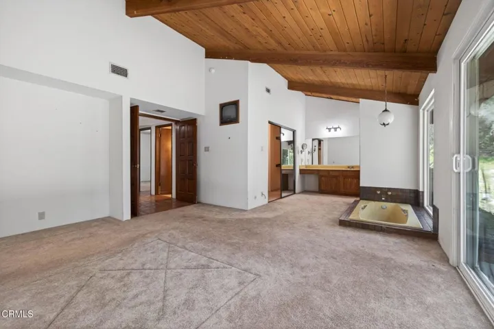 20 19-web-or-mls-Upmarketmedia_2170Lad-0