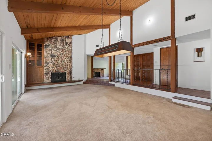 4 9-web-or-mls-Upmarketmedia_2170Lad-026