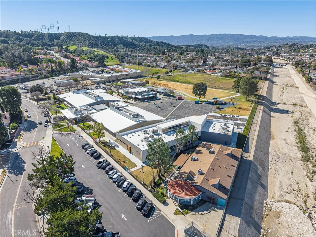 27738 Hyssop Lane, Saugus, California 91350 home-pic-43