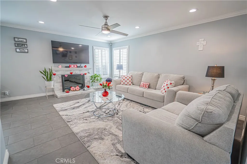 27738 Hyssop Lane, Saugus, California 91350 home-pic-7