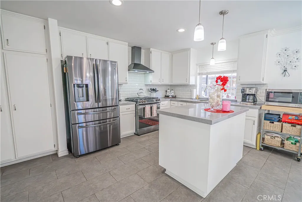 27738 Hyssop Lane, Saugus, California 91350 home-pic-15