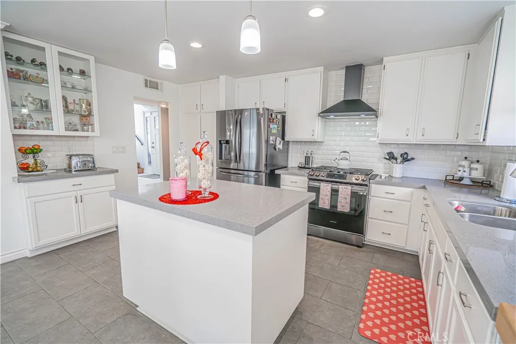 27738 Hyssop Lane, Saugus, California 91350 home-pic-14