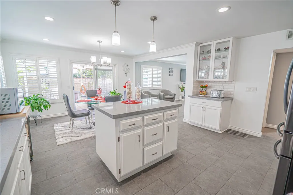 27738 Hyssop Lane, Saugus, California 91350 home-pic-18