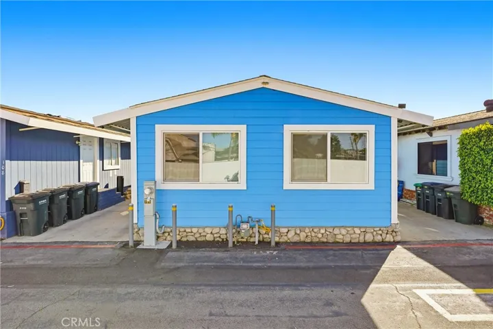 327 W Wilson 107, Costa Mesa, California 92627