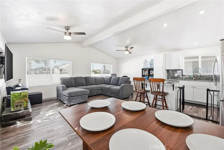 327 W Wilson 107, Costa Mesa, California 92627