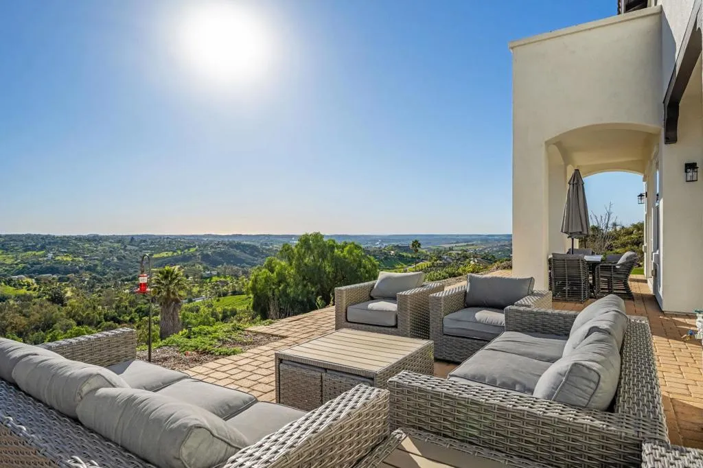 30809 Chateau Haut Briant, Bonsall, California 92003 home-pic-0
