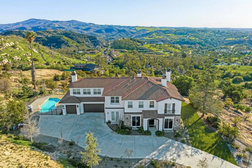 30809 Chateau Haut Briant, Bonsall, California 92003 home-pic-2