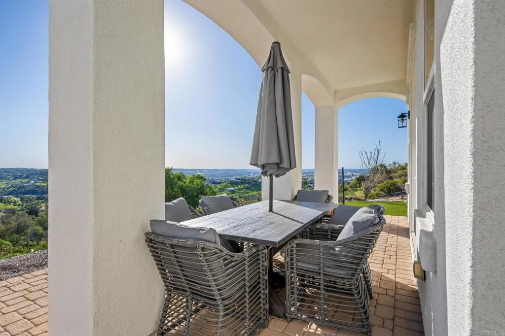 30809 Chateau Haut Briant, Bonsall, California 92003 home-pic-4