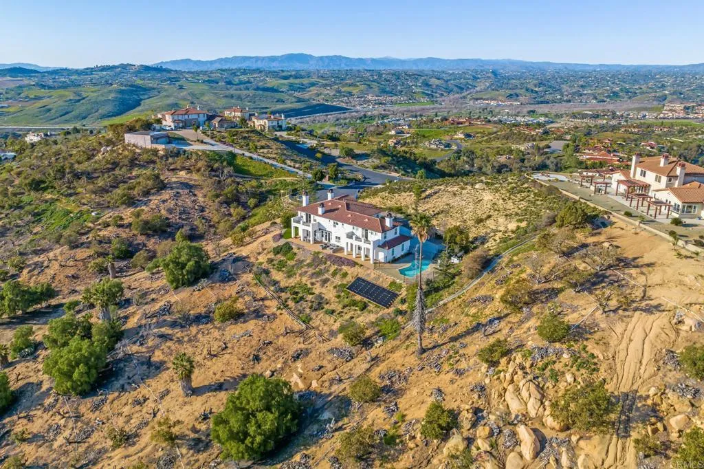 30809 Chateau Haut Briant, Bonsall, California 92003 home-pic-11