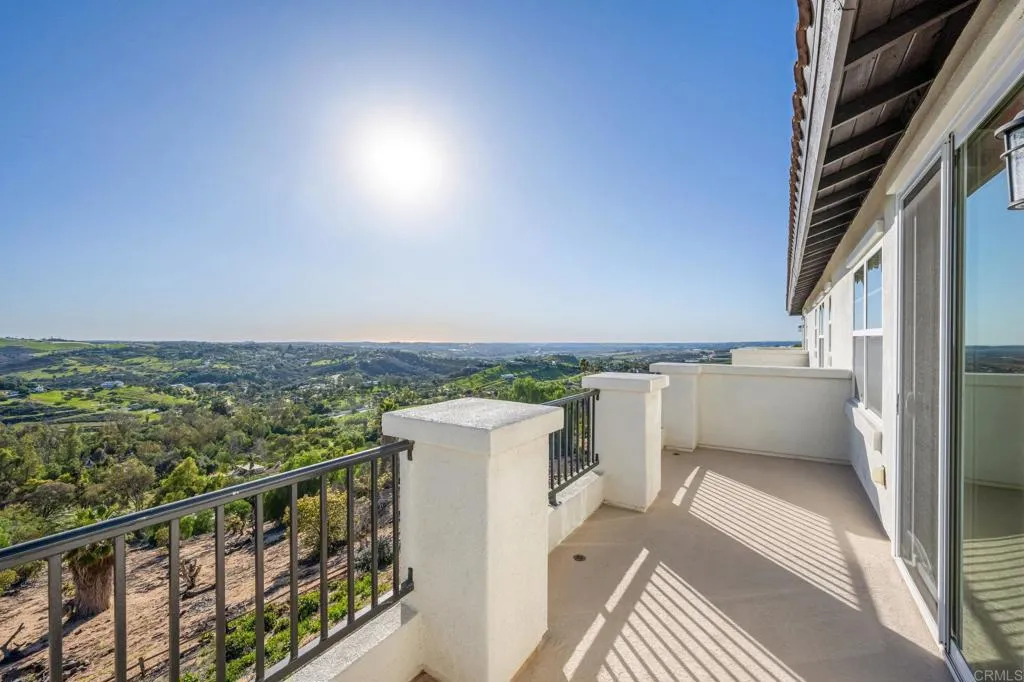 30809 Chateau Haut Briant, Bonsall, California 92003 home-pic-1