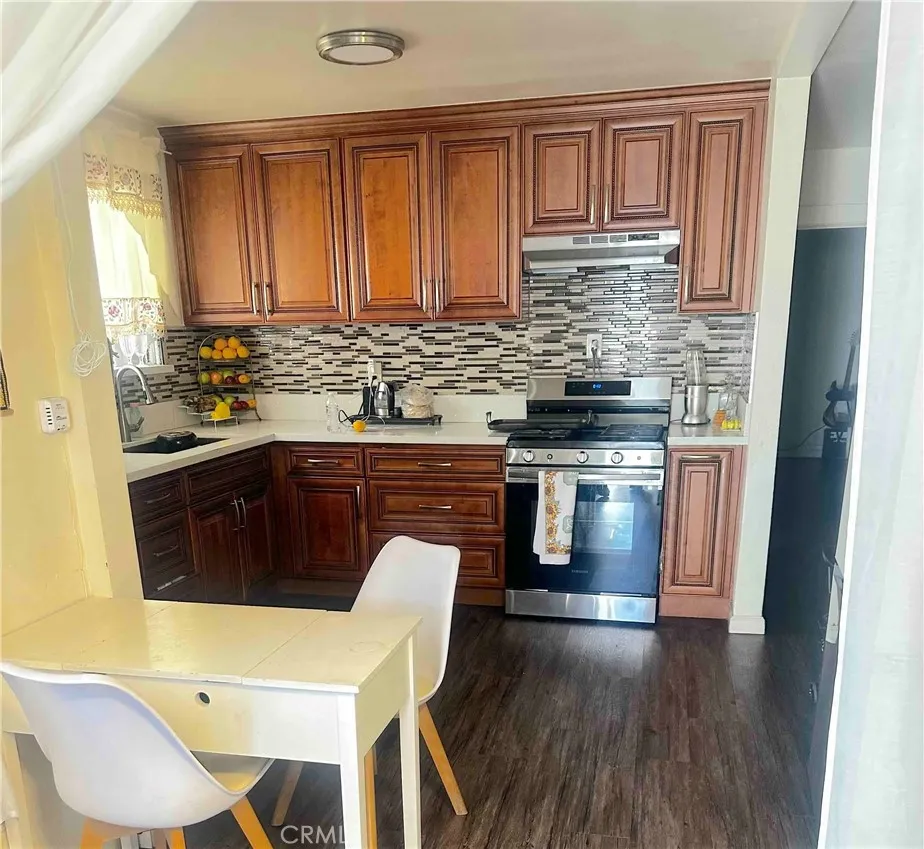 1 bedroom-1 bath back unit. Kitchen remodeled.