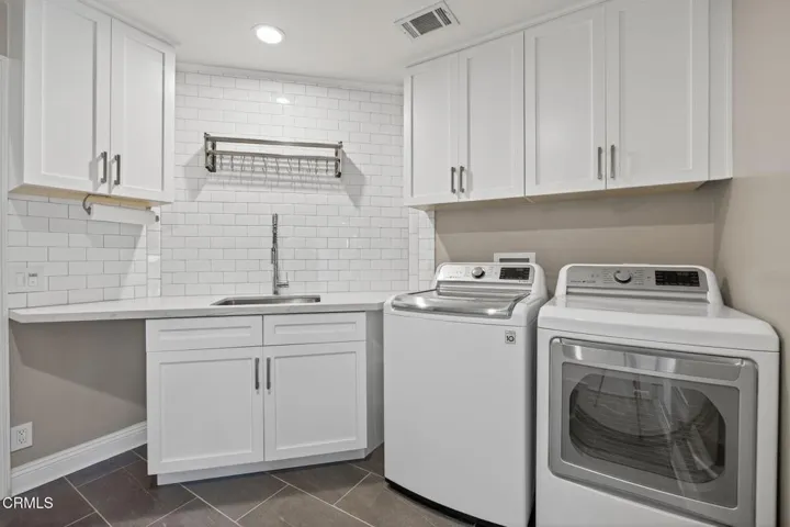 68-web-or-mls-Upmarketmedia_7405Lom-184