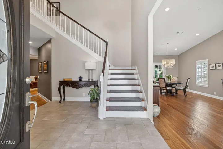 22-web-or-mls-Upmarketmedia_7405Lom-029