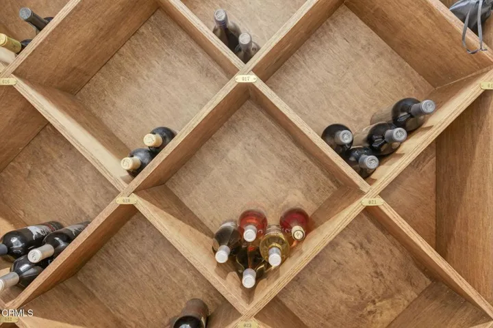 71-web-or-mls-Upmarketmedia_7405Lom-223