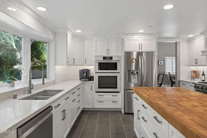 38-web-or-mls-Upmarketmedia_7405Lom-082