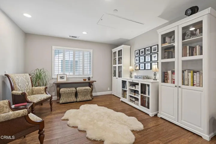 51-web-or-mls-Upmarketmedia_7405Lom-132