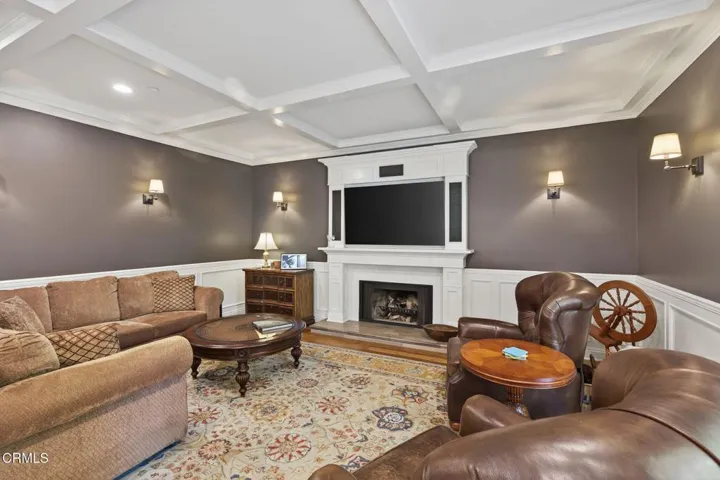 45-web-or-mls-Upmarketmedia_7405Lom-103