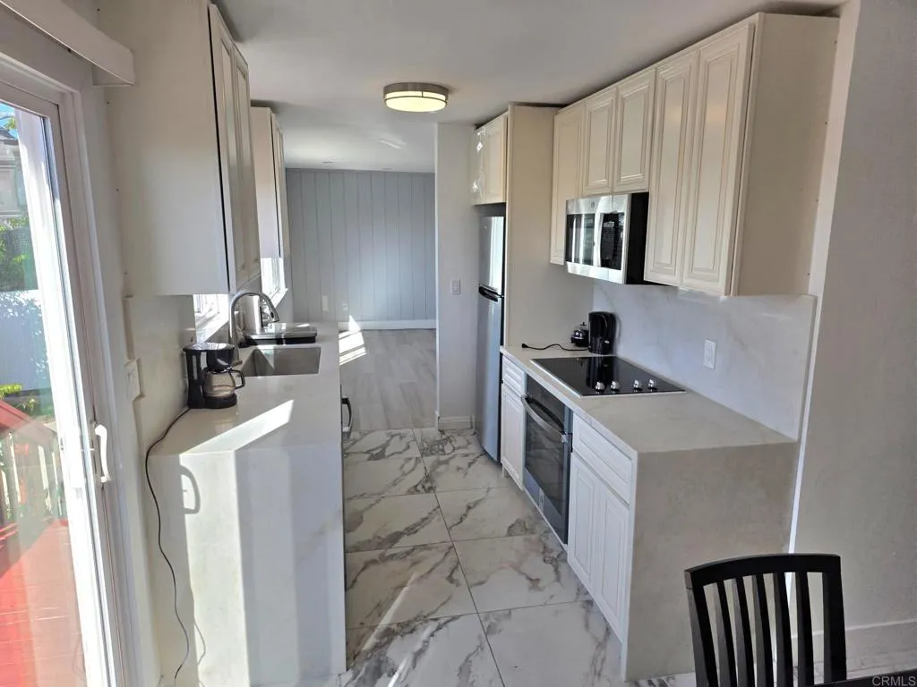 3932 Mount Acadia Boulevard, San Diego, California 92111 home-pic-5