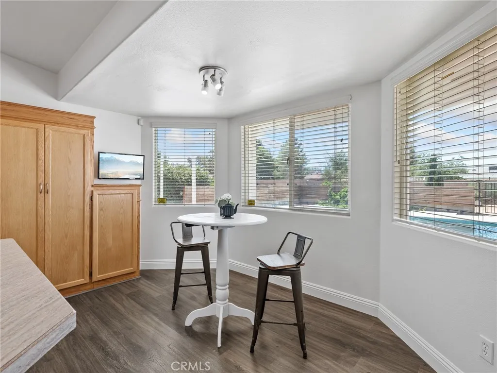 22163 Broken Lance Road, Apple Valley, California 92307 home-pic-22