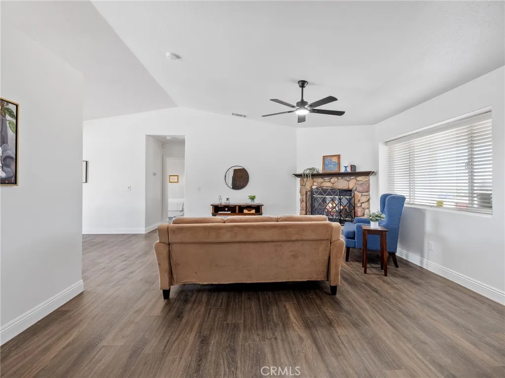 22163 Broken Lance Road, Apple Valley, California 92307 home-pic-15