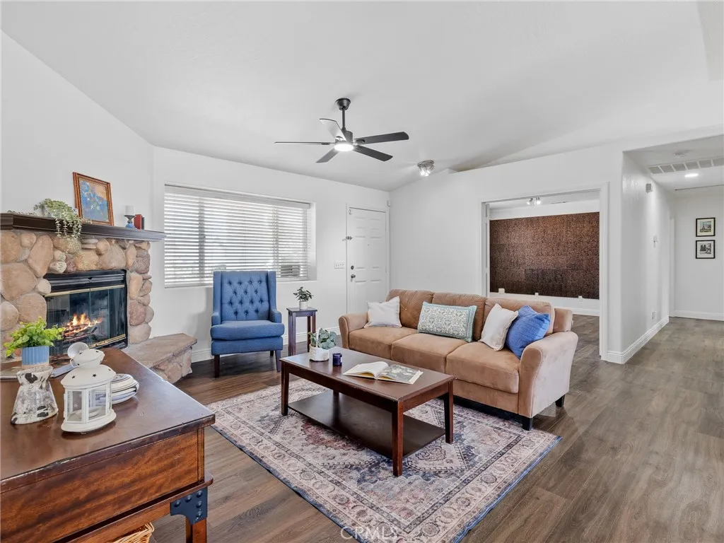 22163 Broken Lance Road, Apple Valley, California 92307 home-pic-13