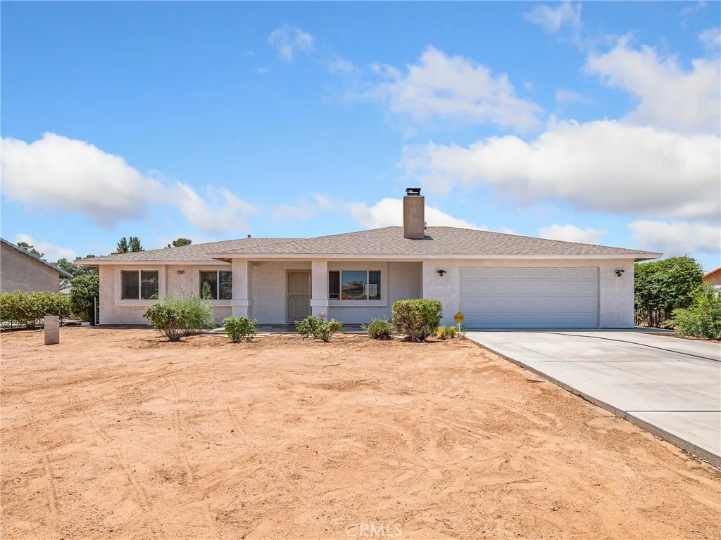 22163 Broken Lance Road, Apple Valley, California 92307 home-pic-2
