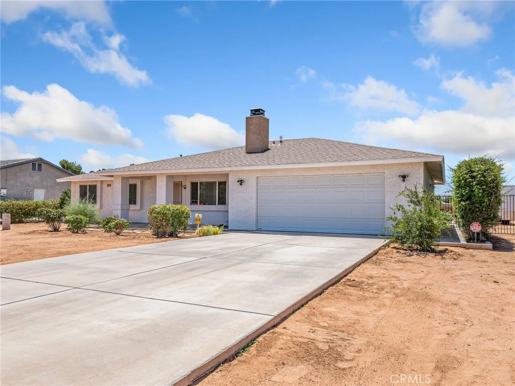 22163 Broken Lance Road, Apple Valley, California 92307 home-pic-10