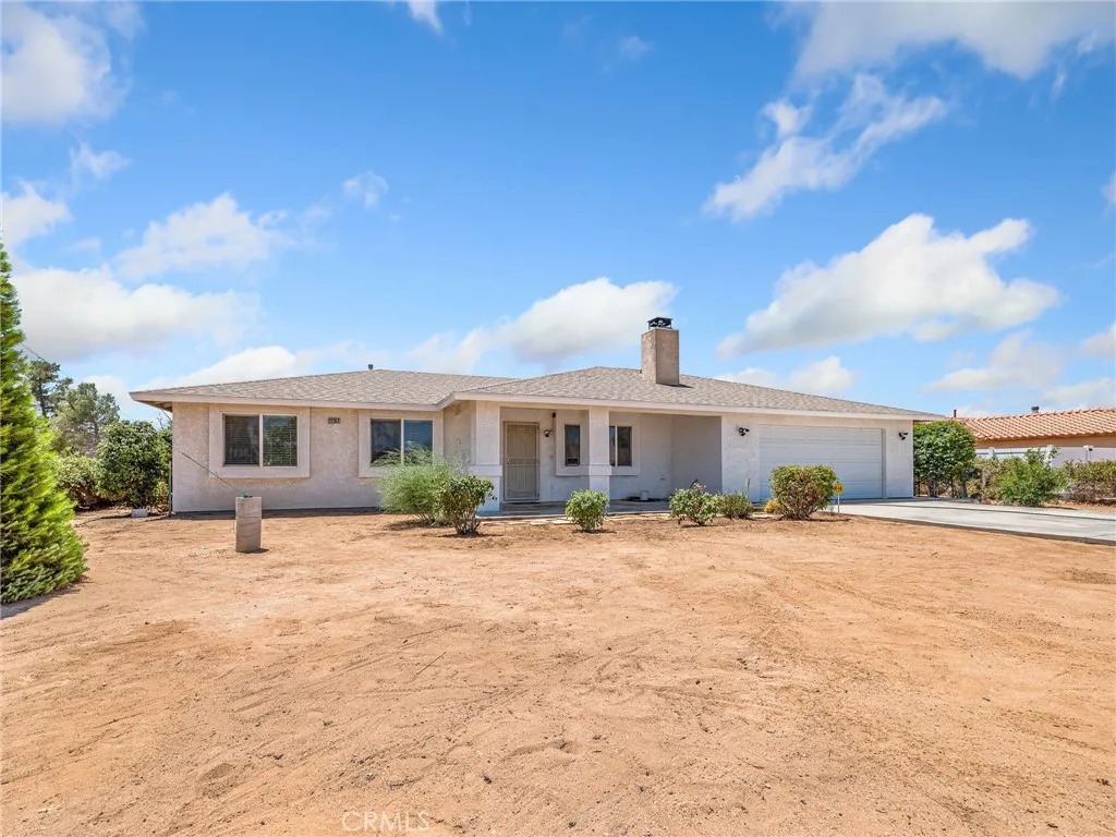 22163 Broken Lance Road, Apple Valley, California 92307 home-pic-9