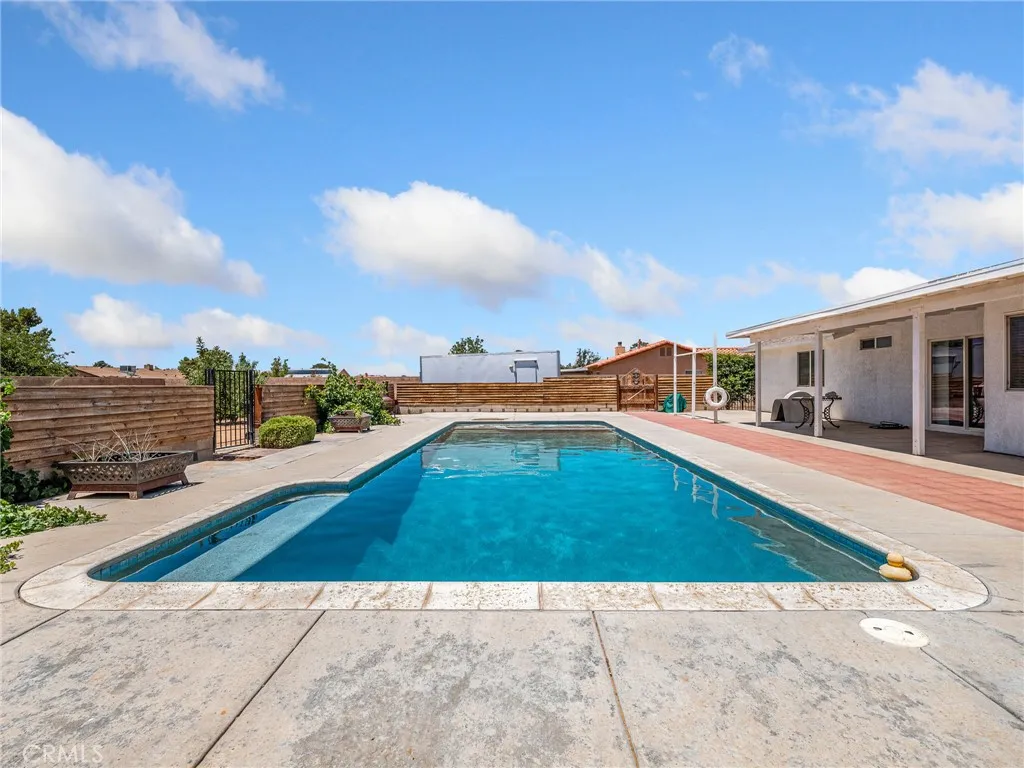 22163 Broken Lance Road, Apple Valley, California 92307 home-pic-46