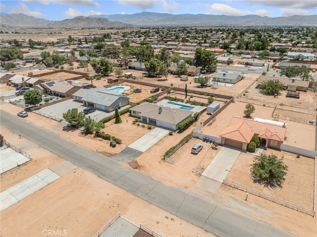 22163 Broken Lance Road, Apple Valley, California 92307 home-pic-11