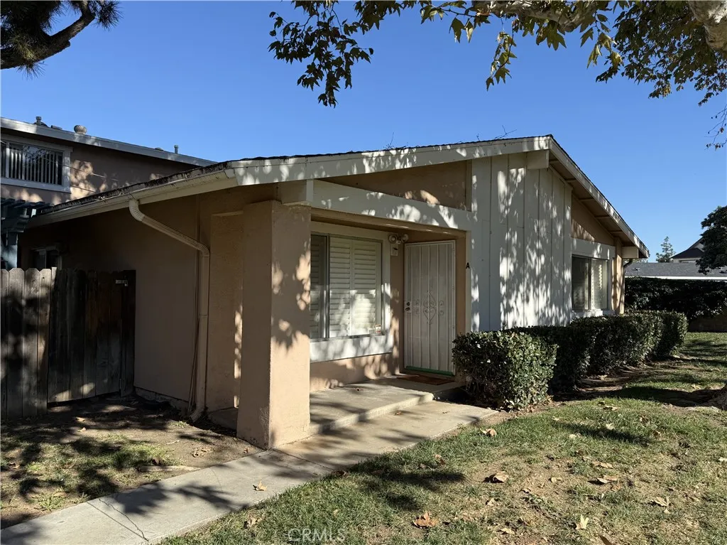 1315 Via Santiago A, Corona, California 92882 home-pic-1