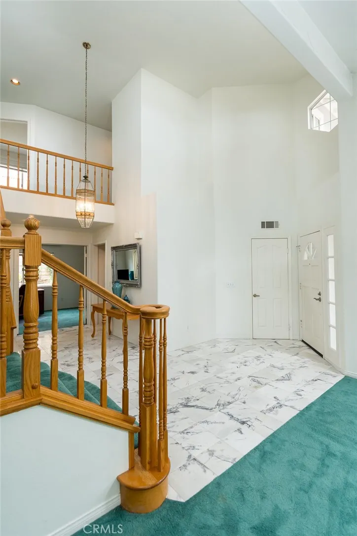 21714 Agajanian, Saugus, California 91350 home-pic-25