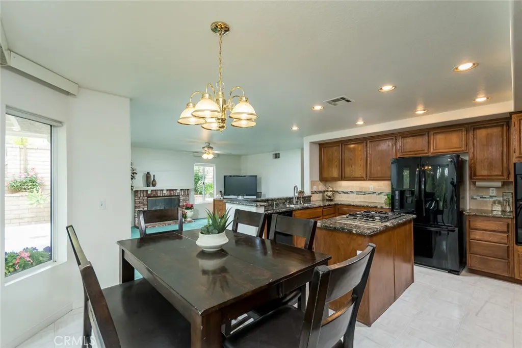 21714 Agajanian, Saugus, California 91350 home-pic-17