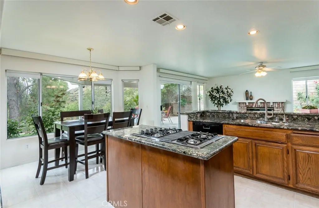 21714 Agajanian, Saugus, California 91350 home-pic-15