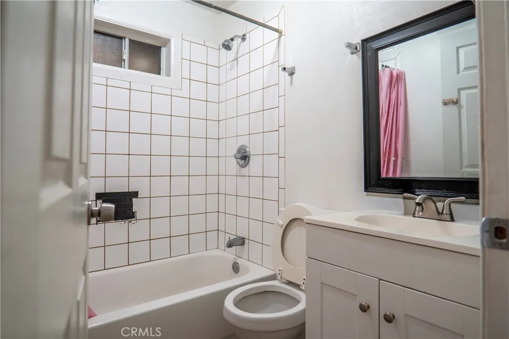 14841 Archwood, Van Nuys, California 91405 home-pic-9