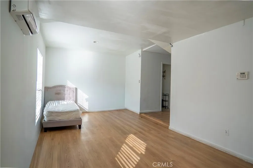 14841 Archwood, Van Nuys, California 91405 home-pic-4