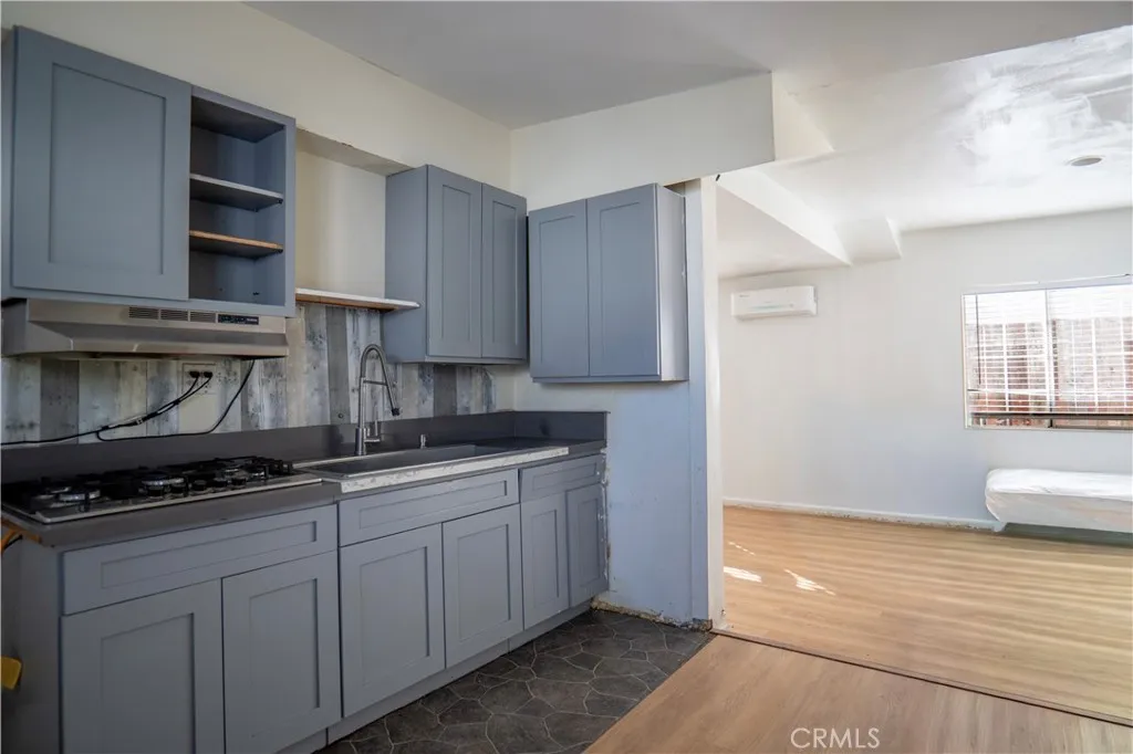 14841 Archwood, Van Nuys, California 91405 home-pic-8