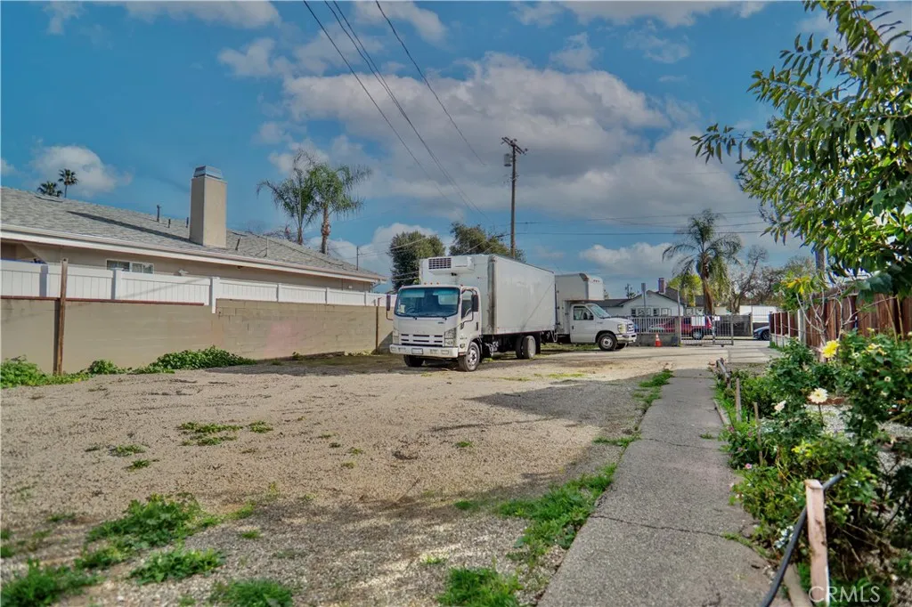14841 Archwood, Van Nuys, California 91405 home-pic-2