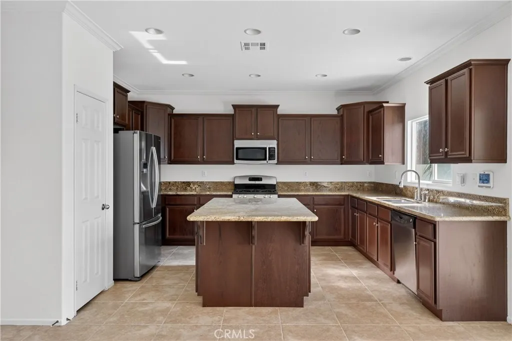 14937 Edgewood, Eastvale, California 92880 home-pic-4