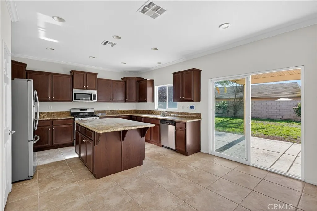 14937 Edgewood, Eastvale, California 92880 home-pic-5